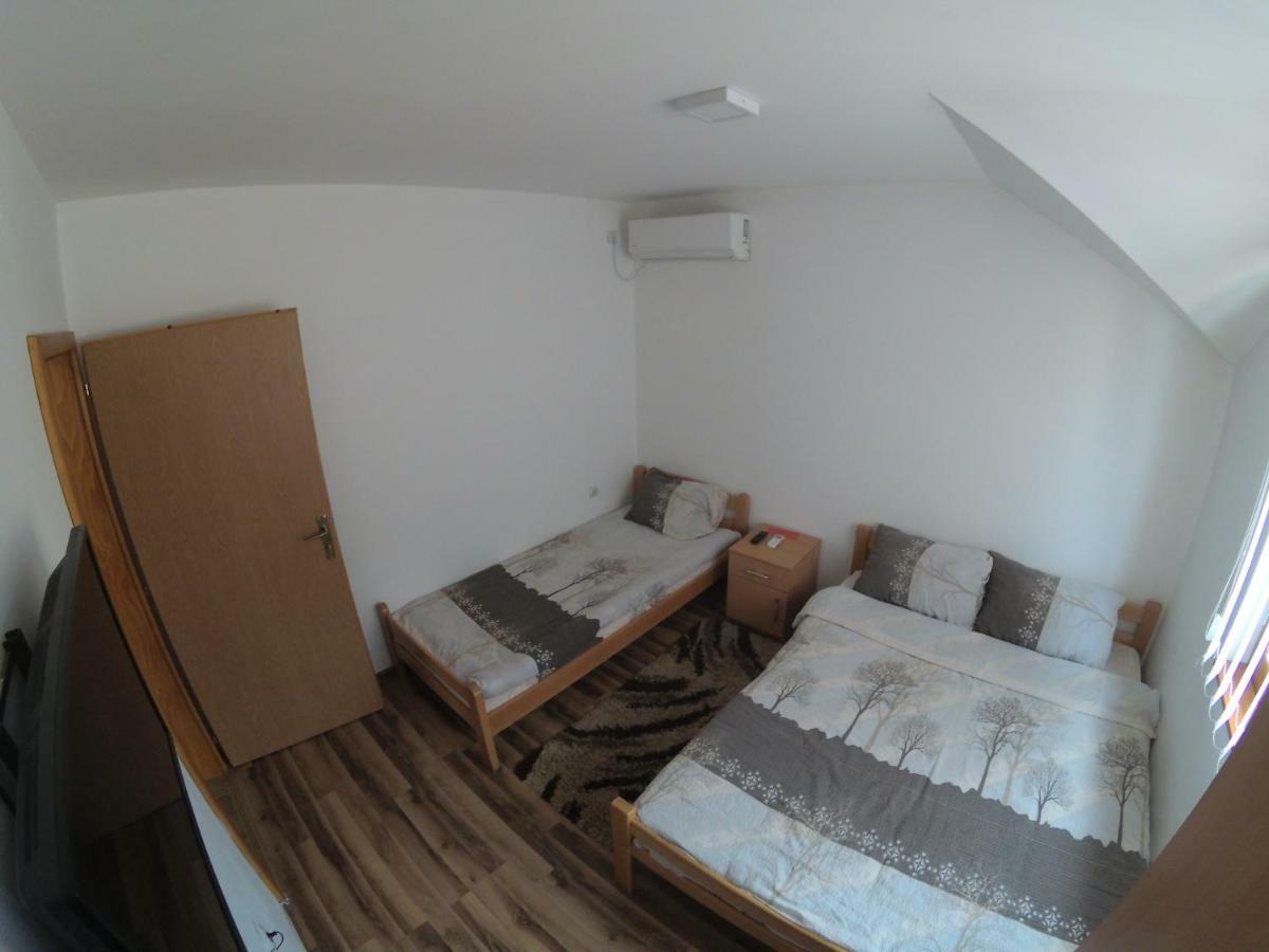 Apartment And Rooms Konak Višegrad Esterno foto