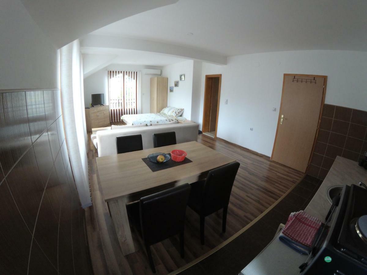 Apartment And Rooms Konak Višegrad Esterno foto