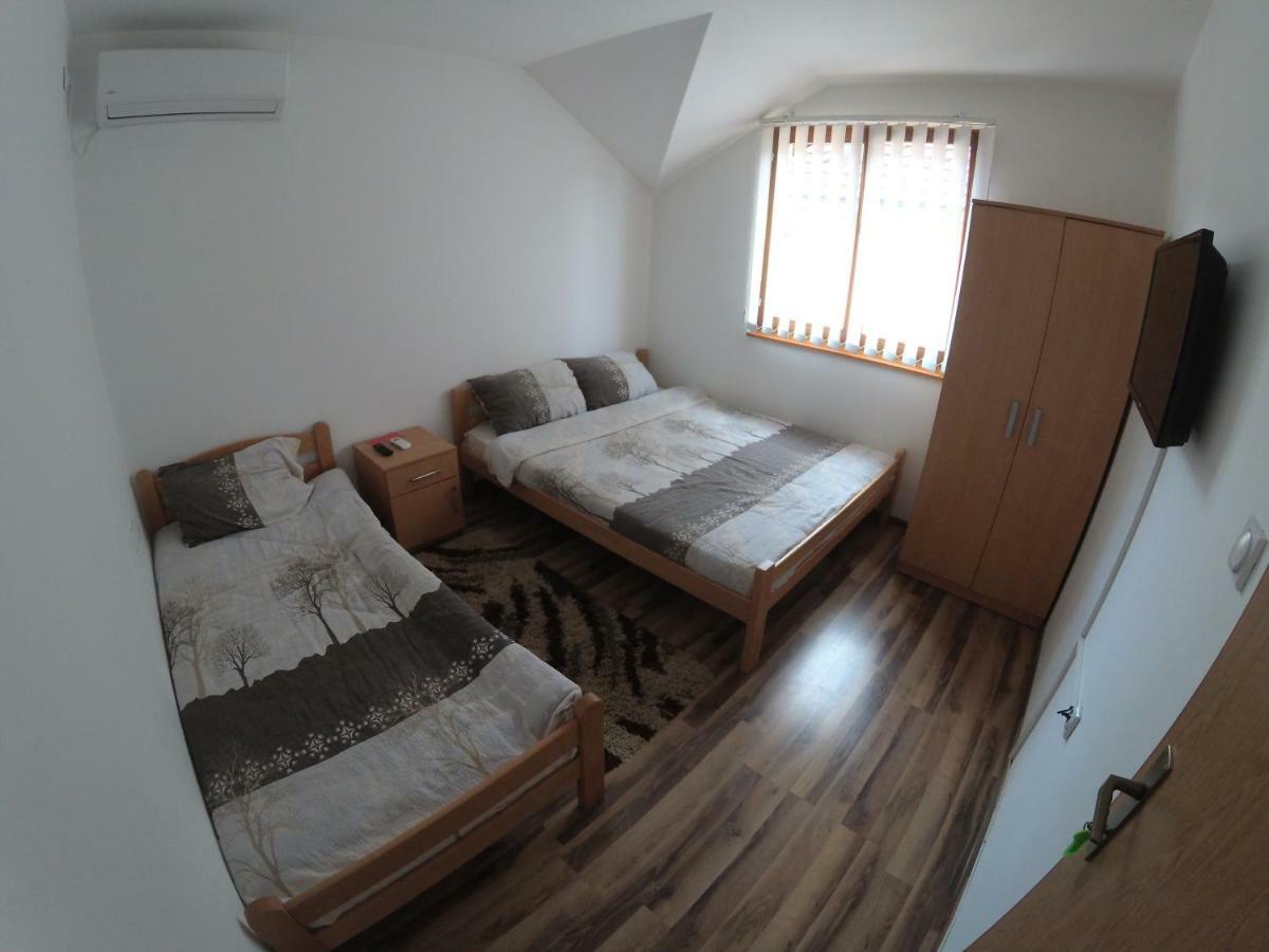 Apartment And Rooms Konak Višegrad Esterno foto