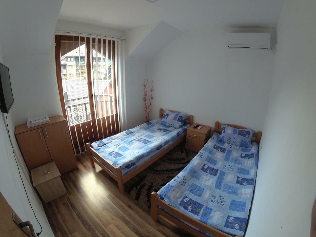 Apartment And Rooms Konak Višegrad Esterno foto