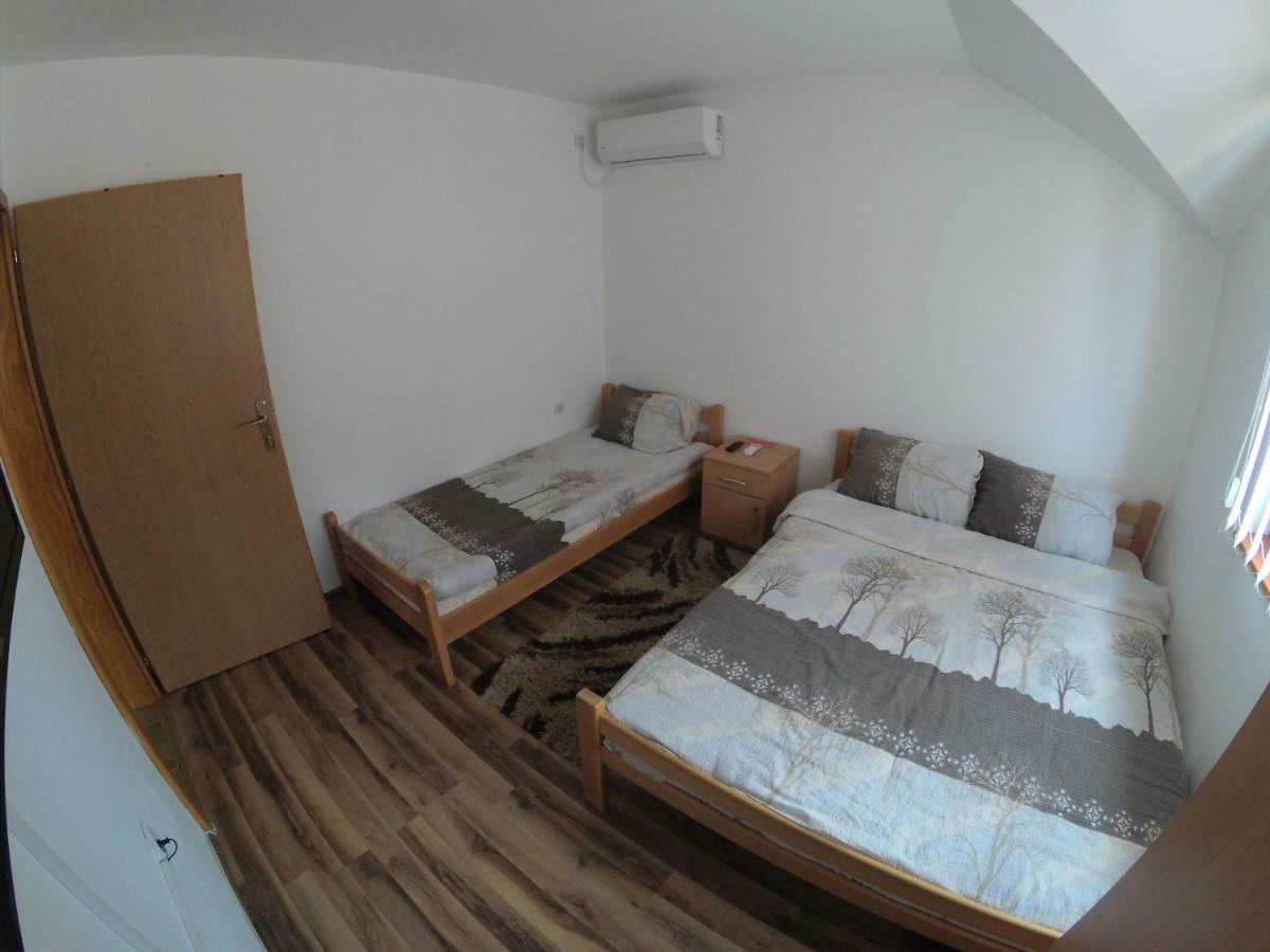 Apartment And Rooms Konak Višegrad Esterno foto