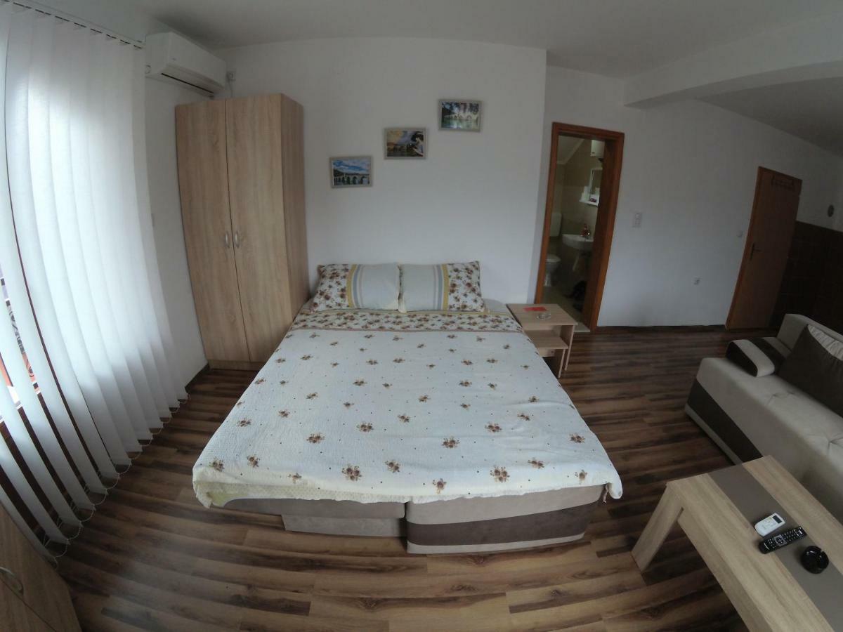 Apartment And Rooms Konak Višegrad Esterno foto