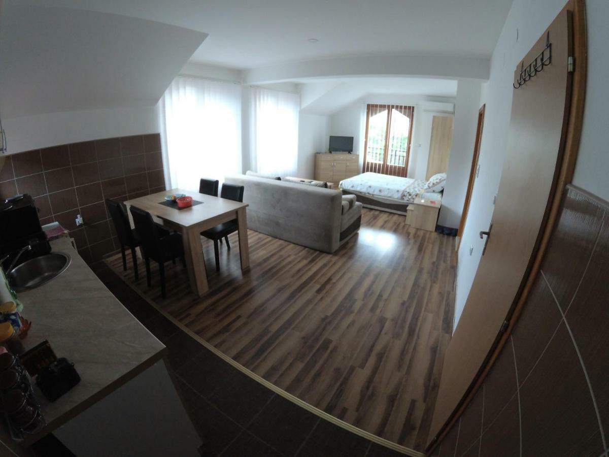 Apartment And Rooms Konak Višegrad Esterno foto