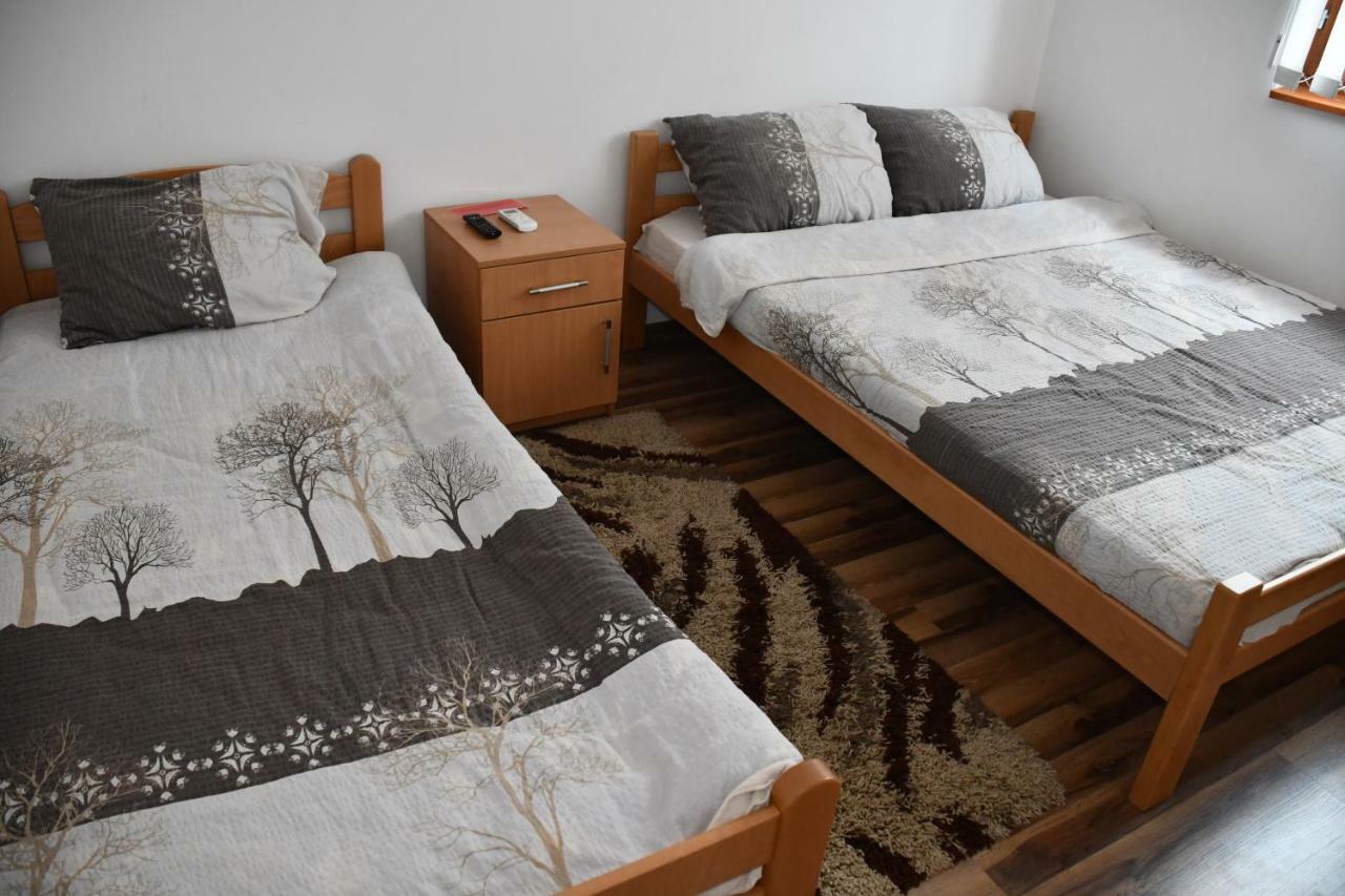 Apartment And Rooms Konak Višegrad Esterno foto